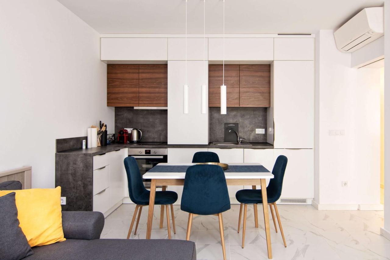 Luxury City Center Two Bedroom Apartment Close To Beach ヴァルナ エクステリア 写真